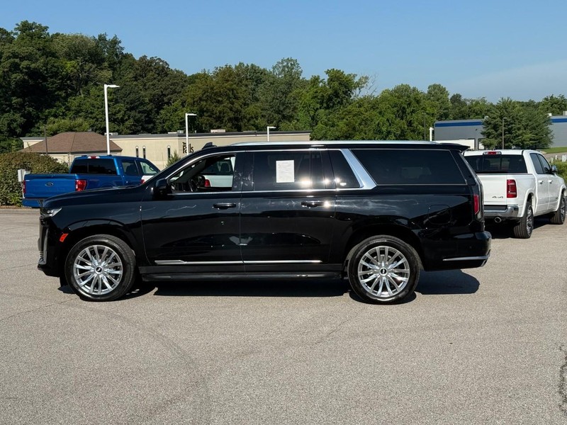 Cadillac Escalade ESV Vehicle Image 03