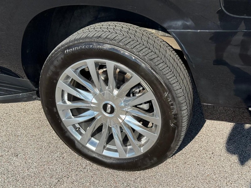 Cadillac Escalade ESV Vehicle Image 05