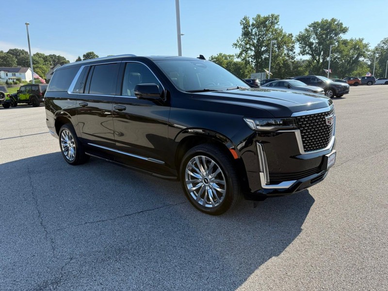 Cadillac Escalade ESV Vehicle Image 11