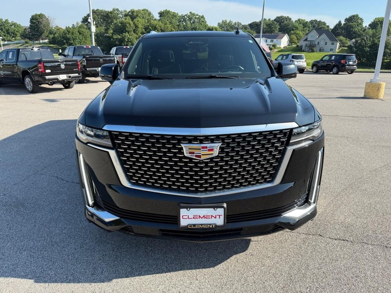 Cadillac Escalade ESV Vehicle Image 12