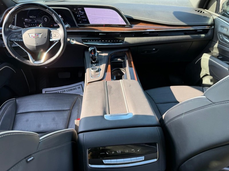 Cadillac Escalade ESV Vehicle Image 15