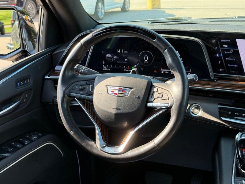 Cadillac Escalade ESV Vehicle Image 16