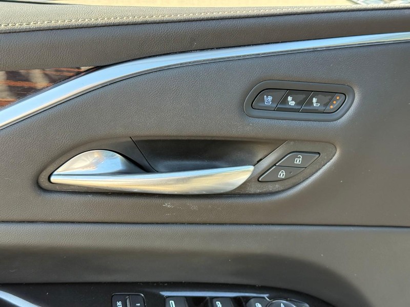 Cadillac Escalade ESV Vehicle Image 21