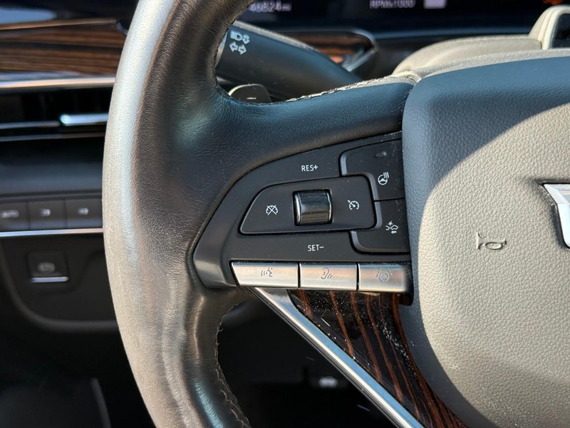 Cadillac Escalade ESV Vehicle Image 24