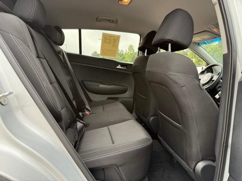 Kia Sportage Vehicle Image 14