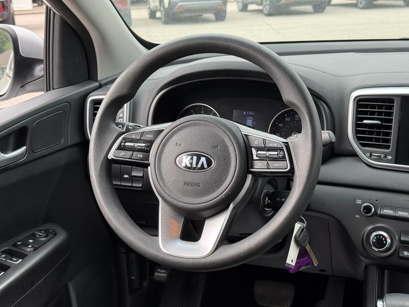 Kia Sportage Vehicle Image 16