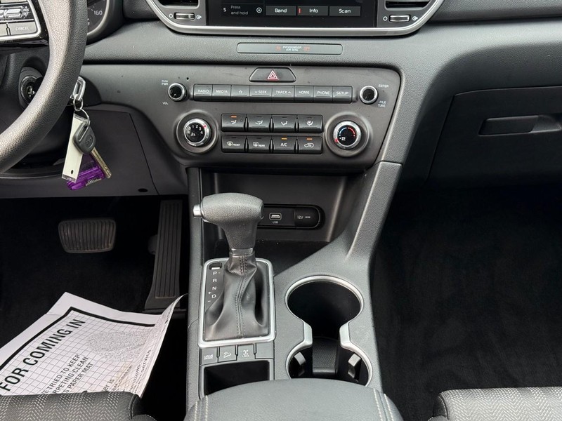 Kia Sportage Vehicle Image 18