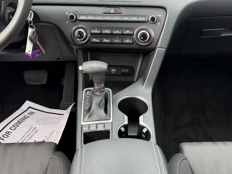 Kia Sportage Vehicle Image 19