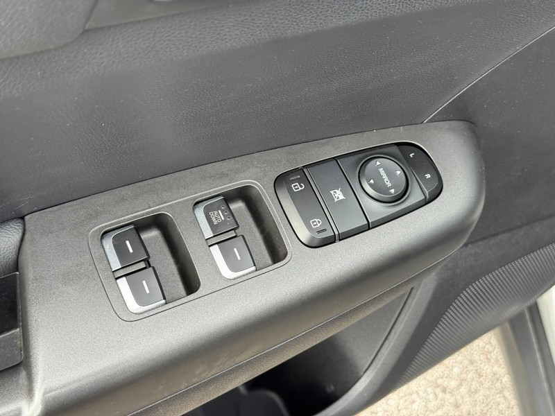 Kia Sportage Vehicle Image 21