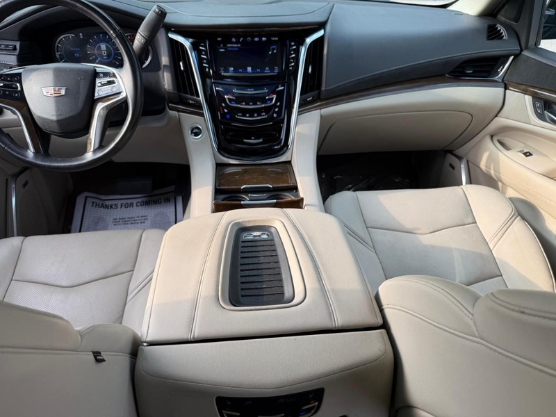 Cadillac Escalade ESV Vehicle Image 15