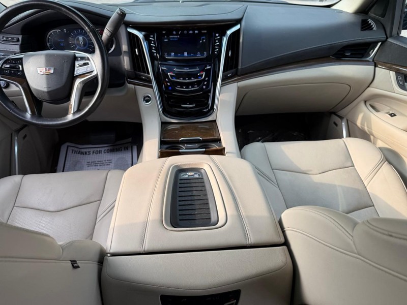 Cadillac Escalade ESV Vehicle Image 16