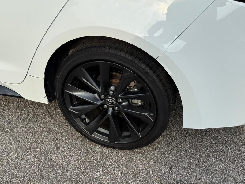Toyota Corolla Hybrid Vehicle Image 05