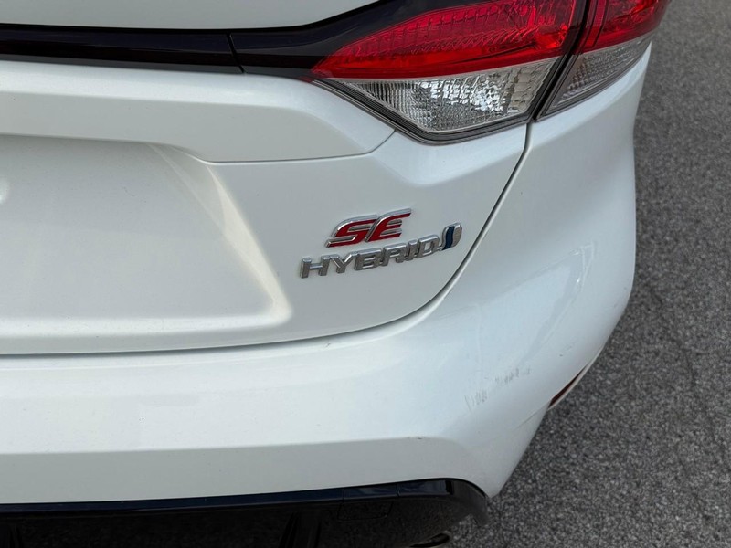 Toyota Corolla Hybrid Vehicle Image 07