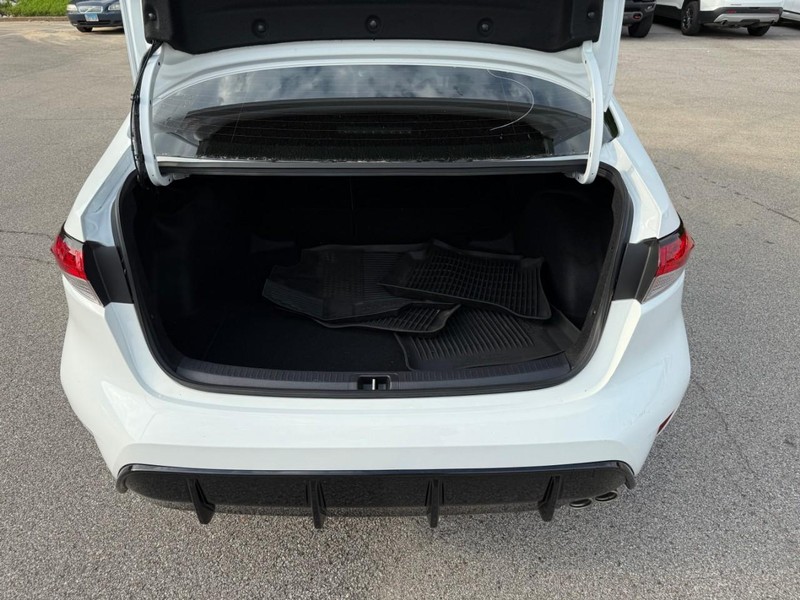 Toyota Corolla Hybrid Vehicle Image 08