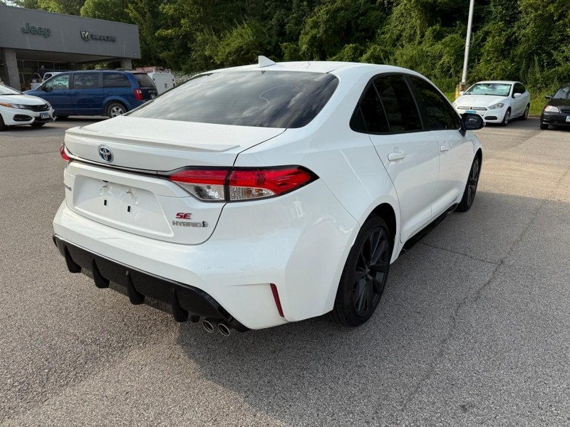 Toyota Corolla Hybrid Vehicle Image 11