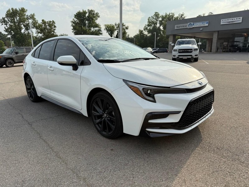 Toyota Corolla Hybrid Vehicle Image 12