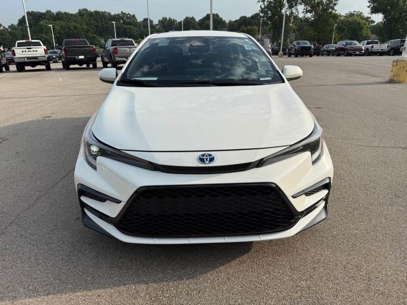 Toyota Corolla Hybrid Vehicle Image 13