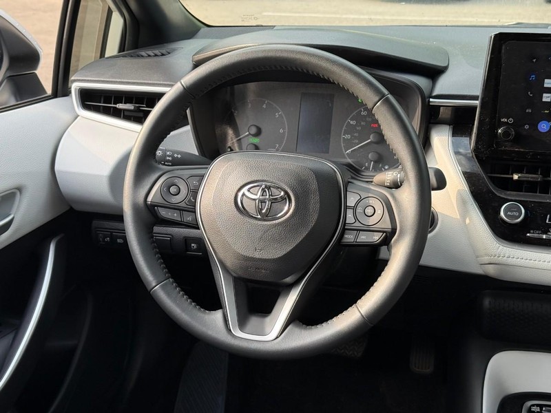 Toyota Corolla Hybrid Vehicle Image 16