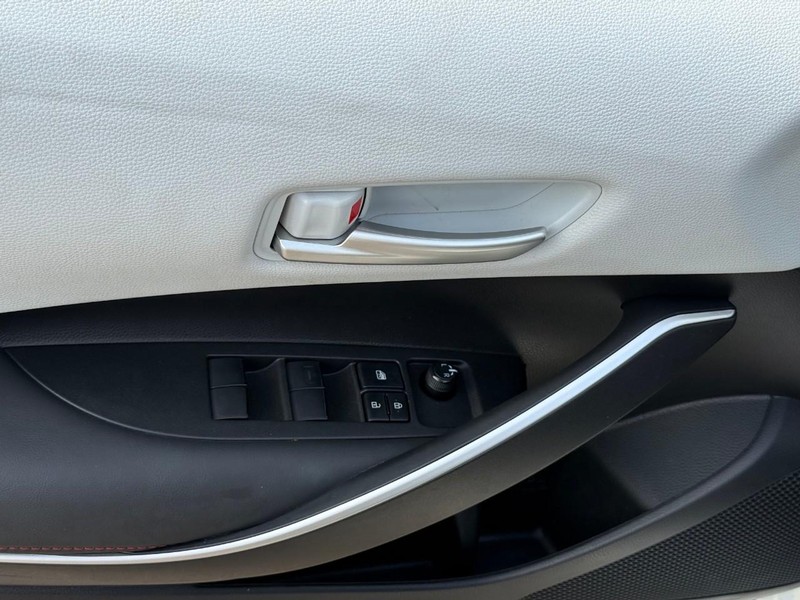 Toyota Corolla Hybrid Vehicle Image 19