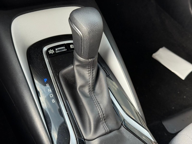 Toyota Corolla Hybrid Vehicle Image 24