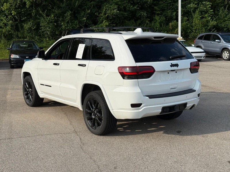 Jeep Grand Cherokee Vehicle Image 04