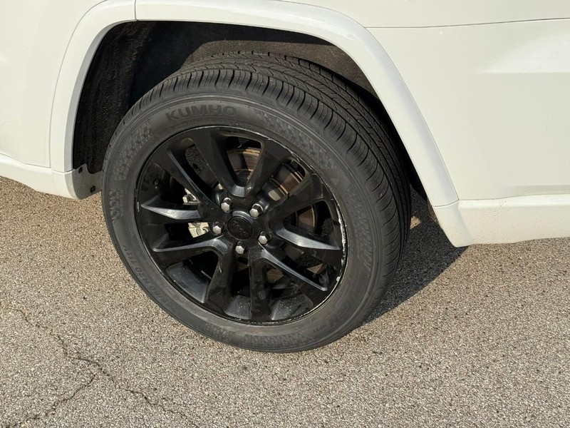 Jeep Grand Cherokee Vehicle Image 05