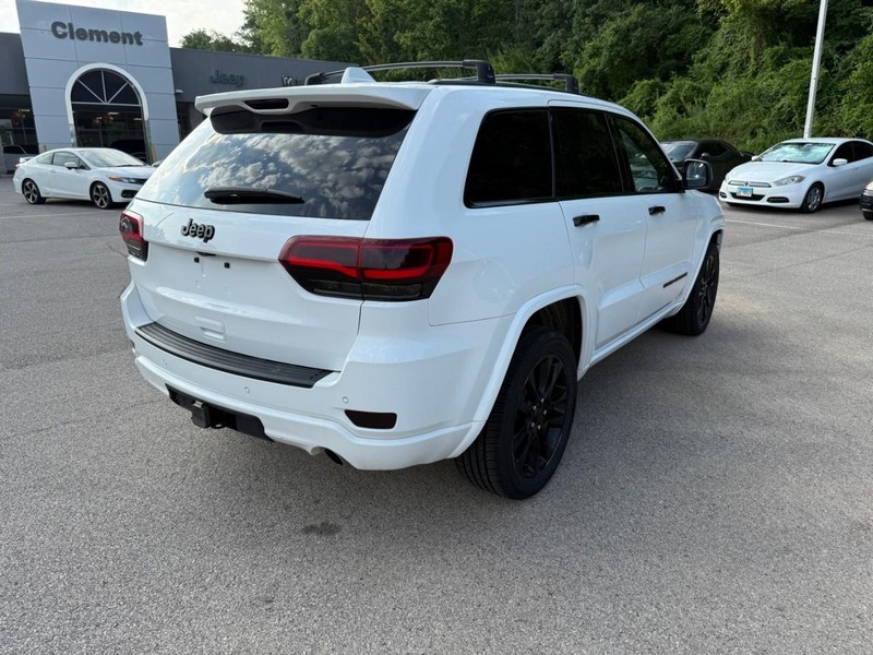 Jeep Grand Cherokee Vehicle Image 09