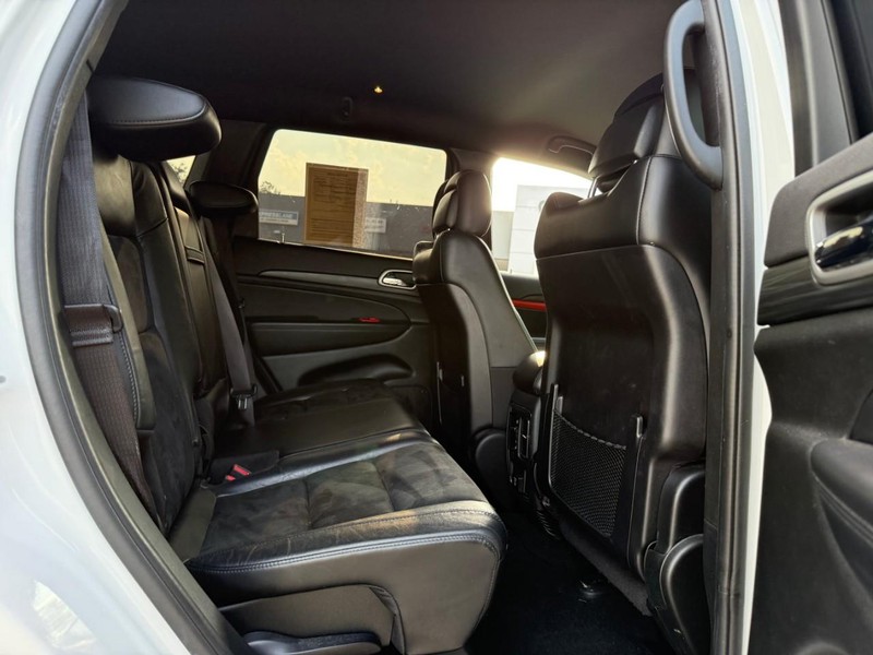 Jeep Grand Cherokee Vehicle Image 13