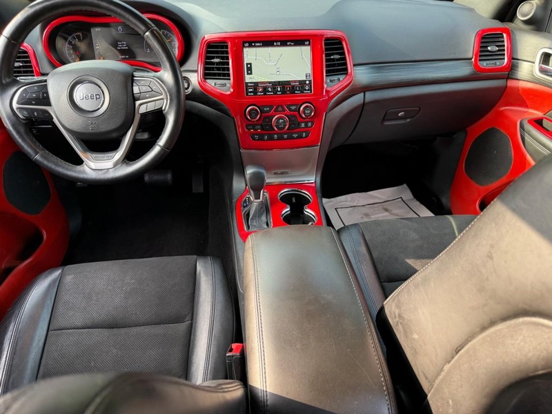 Jeep Grand Cherokee Vehicle Image 14