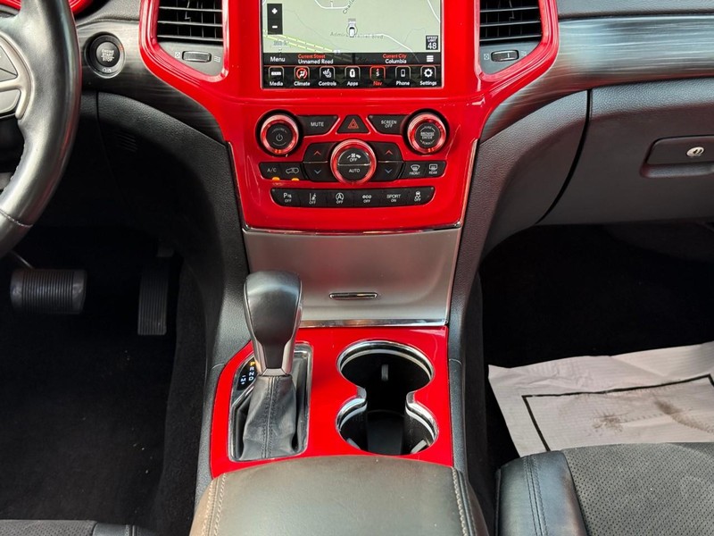 Jeep Grand Cherokee Vehicle Image 17