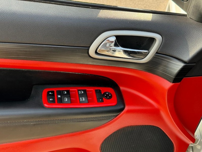 Jeep Grand Cherokee Vehicle Image 19