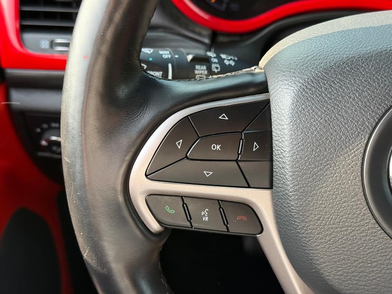 Jeep Grand Cherokee Vehicle Image 23