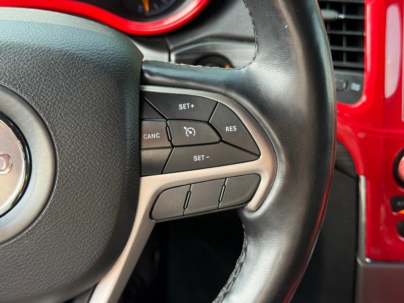 Jeep Grand Cherokee Vehicle Image 24