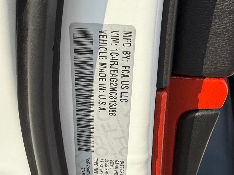 Jeep Grand Cherokee Vehicle Image 29