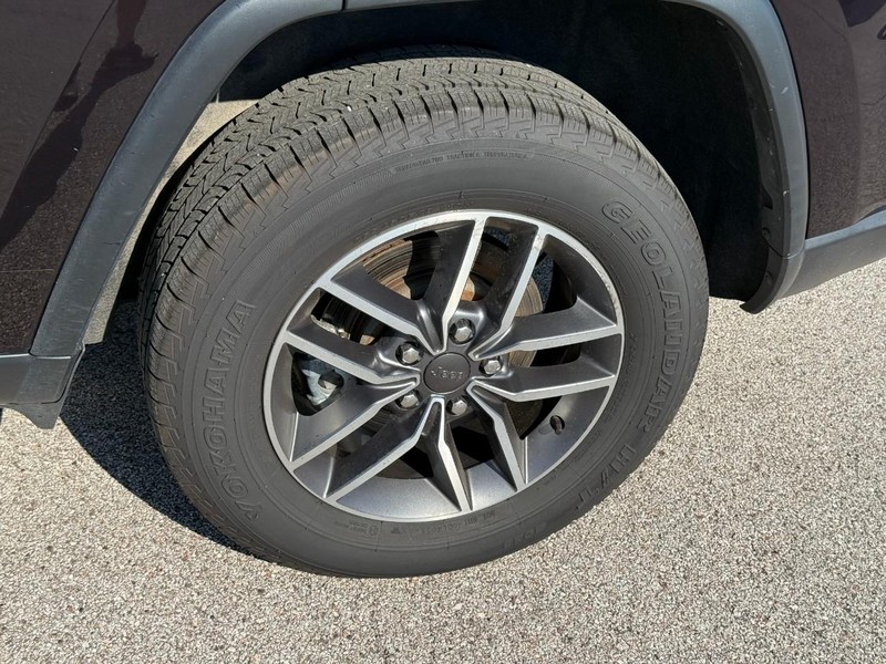 Jeep Grand Cherokee Vehicle Image 05