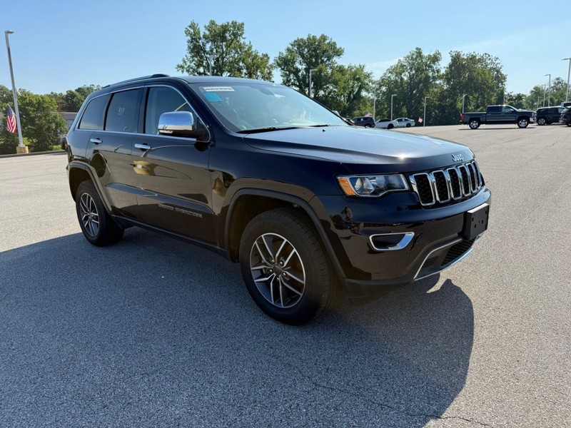 Jeep Grand Cherokee Vehicle Image 12