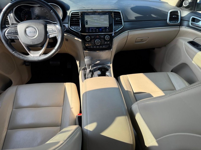 Jeep Grand Cherokee Vehicle Image 15