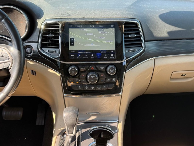 Jeep Grand Cherokee Vehicle Image 17
