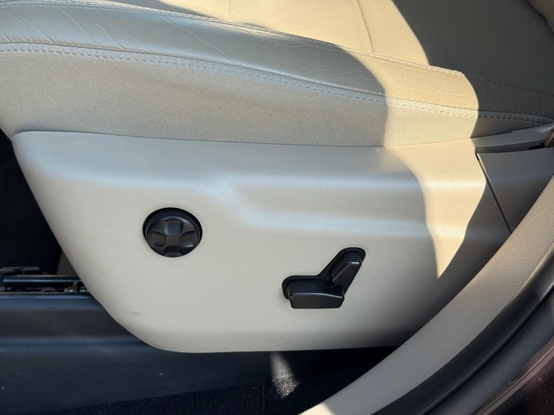 Jeep Grand Cherokee Vehicle Image 22