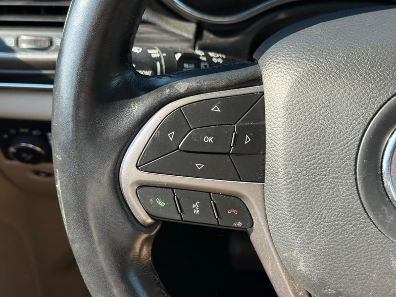 Jeep Grand Cherokee Vehicle Image 23