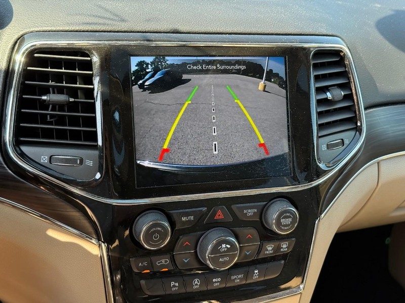 Jeep Grand Cherokee Vehicle Image 28