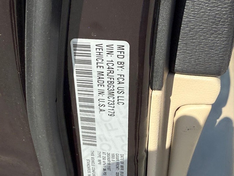 Jeep Grand Cherokee Vehicle Image 29