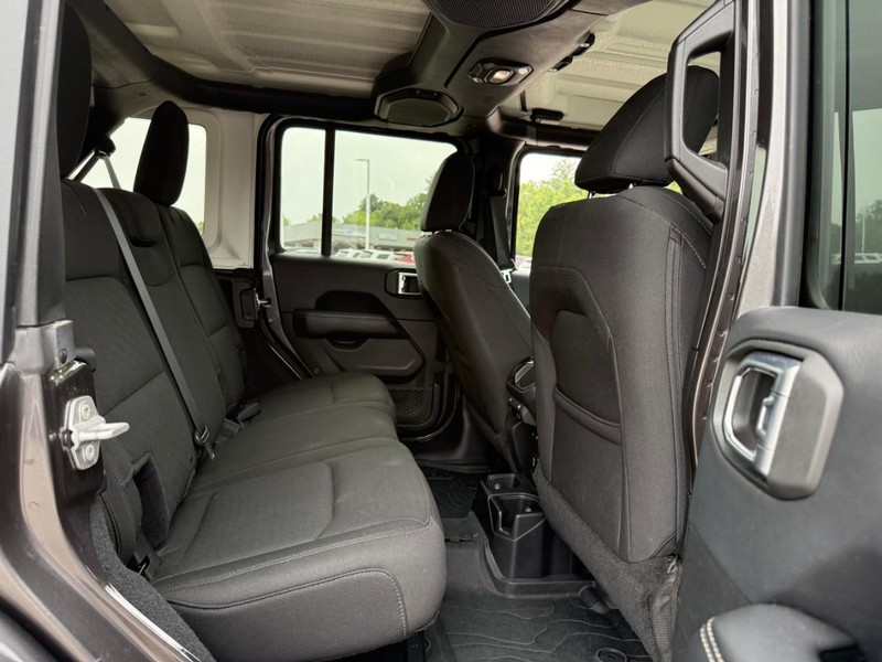 Jeep Wrangler Unlimited Vehicle Image 14