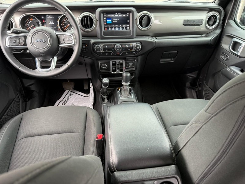 Jeep Wrangler Unlimited Vehicle Image 15