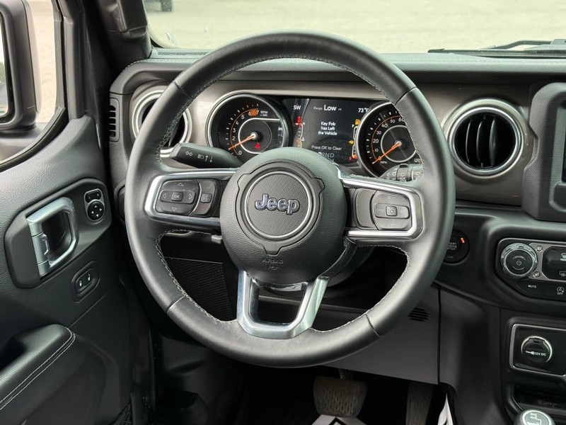 Jeep Wrangler Unlimited Vehicle Image 16