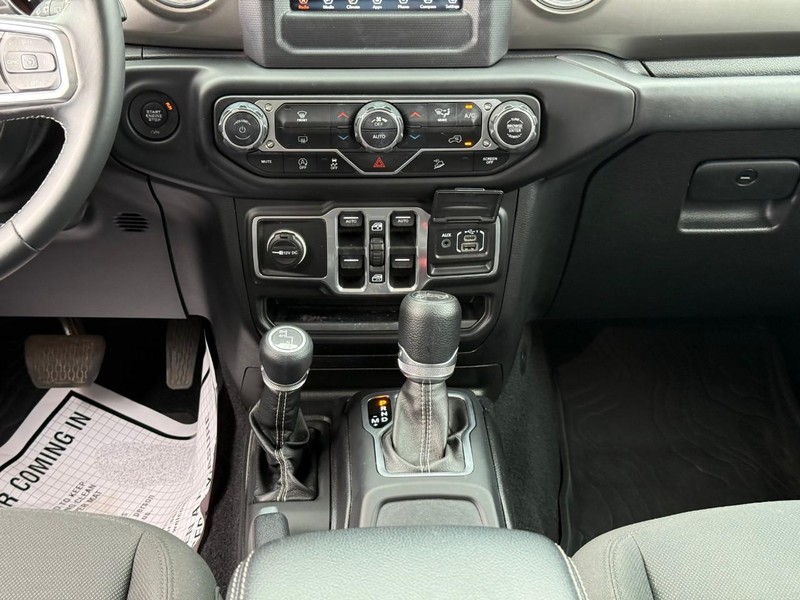 Jeep Wrangler Unlimited Vehicle Image 18