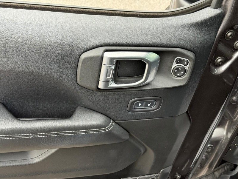 Jeep Wrangler Unlimited Vehicle Image 19