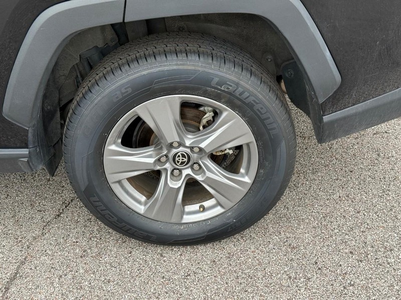 Toyota RAV4 Hybrid Vehicle Image 05