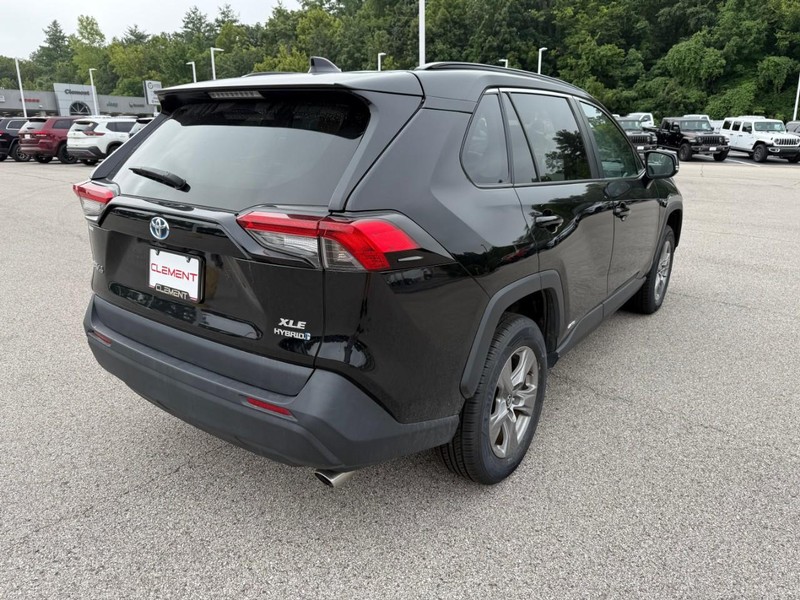Toyota RAV4 Hybrid Vehicle Image 11
