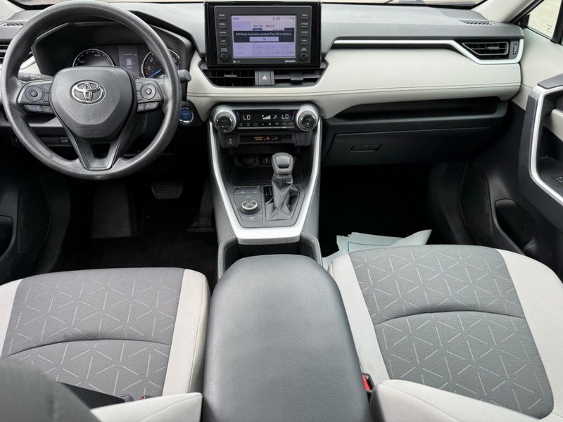 Toyota RAV4 Hybrid Vehicle Image 15